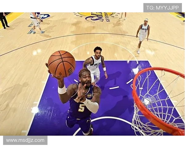 浓眉首节表现稳健6分4板1助助力球队中规中矩展现实力